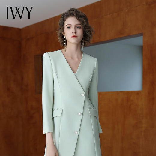 IWY/新款简约干练绿色连衣裙女设计感长袖V领职业西装裙名媛女总裁工Q13303  商品图4