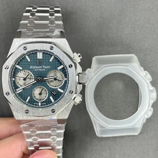 om来袭——爱彼26331OR皇家橡树多功能计时机械腕表41MM！
特点：表壳结构跟足原装正品，装配方式原装一致，使厚度比以往的更薄！搭配正品一致的进口精钢➕重量达到几乎正品的重量，完美无破绽‼️‼️ 商品图0