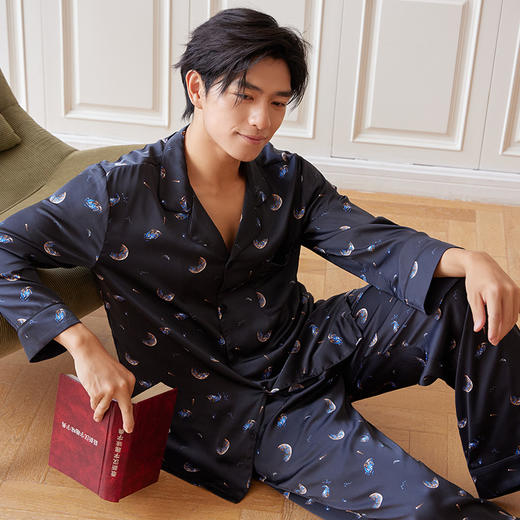 【男款】星河之恋缎面男士套装 印花情侣睡衣 高级牛奶缎面 亲肤透气垂坠有质感 睡衣家居服 商品图1