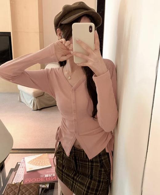 <曾小咸推荐>  纯欲辣妹V领长袖 日常99/件 活动价69.99！！ 商品图1