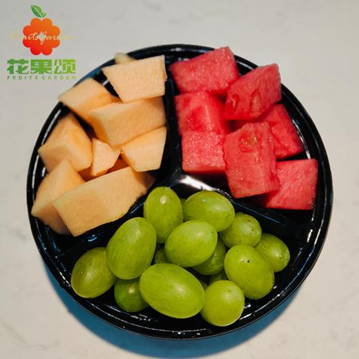 【经典三拼】麒麟西瓜+脆甜哈密瓜+无籽青提 3拼切盒 500g 商品图0