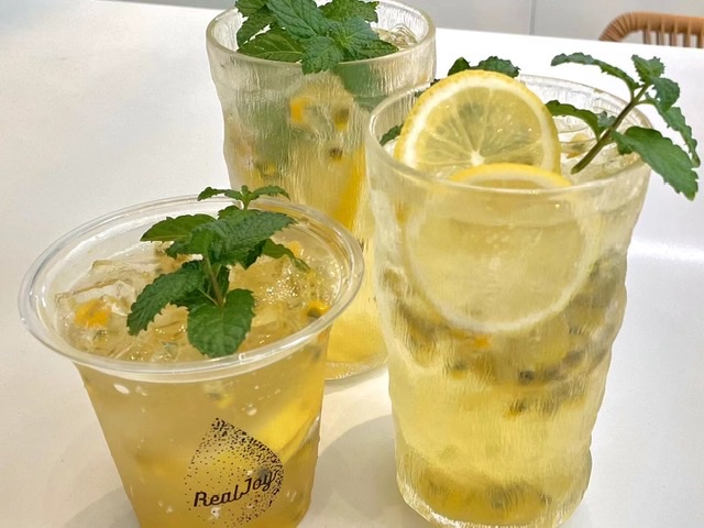 柠檬百香苏打水