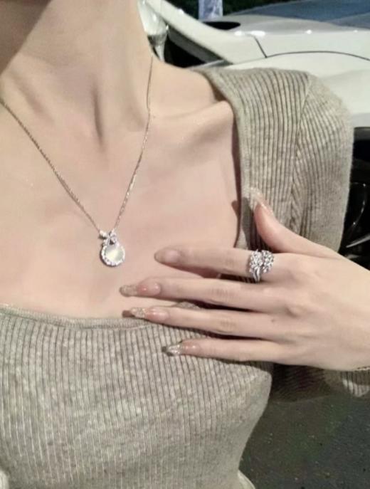 🌸🌸【珀派霖菲在逃公主高冰玉髓项链】拿捏秋冬氛围感 😍😍 天然高冰玉髓 🌻 美得不像话💕在逃公主高冰 ✅ 玉髓项链 商品图1