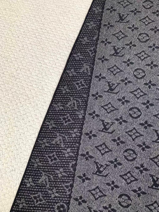 老花羊毛围巾，
尺寸:长180×宽39cm 
浅棕，深灰色，黑色 商品图7