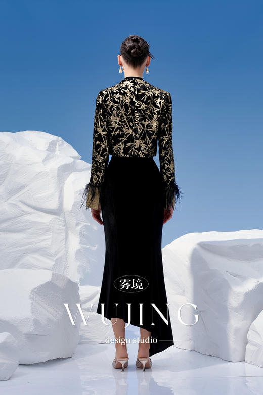 4202088 古潼怀金 特色涂层工艺印花丝绒面料外套 雾境 商品图5