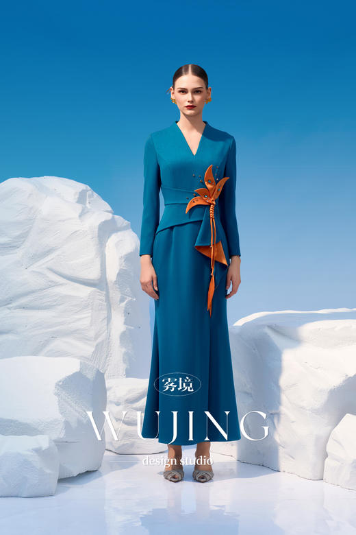 4202078 悠蓝碧玉 进口亮丝斜纹连衣裙 雾境 商品图3