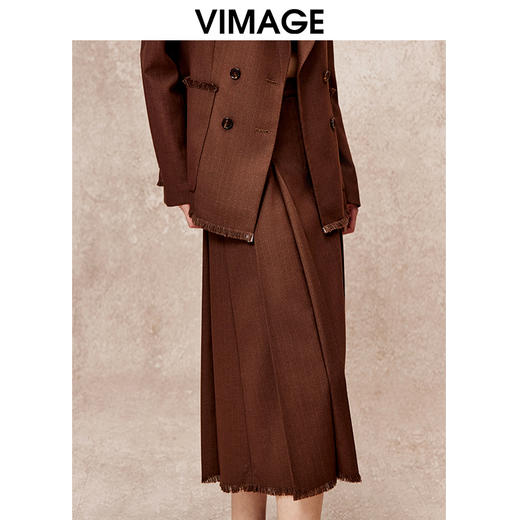 VIMAGE纬漫纪设计感高腰a摆百搭显瘦压褶半身裙冬季新款V2206812 商品图2