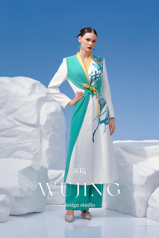 4202091 浑金白玉 定制定位印花大衣 雾境 商品图3