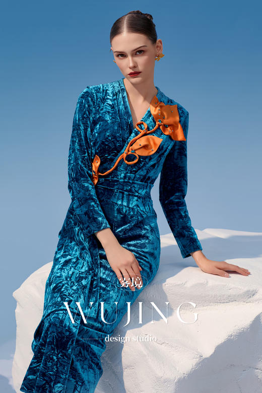 4202081 悠蓝碧玉 进口钻石绒连衣裙 雾境 商品图2