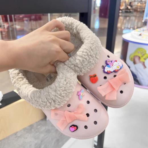 6楼卡骆驰CROCS经典花卷小洞洞鞋 K，吊牌价439元，现价439元 商品图2