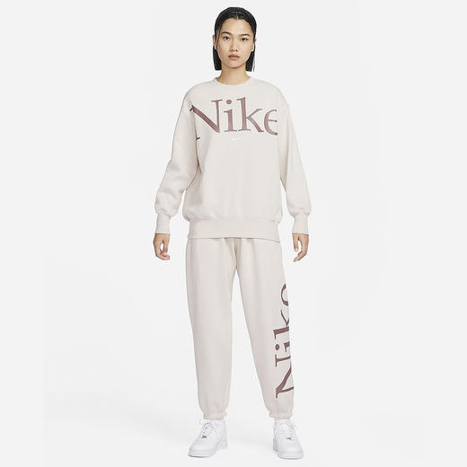 Nike/耐克春季新款女运动训练休闲圆领宽松印花加绒卫衣套头衫FN3655-104 商品图4