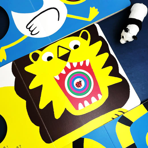 谁吃了小瓢虫？（一本色彩缤纷、充满童趣的洞洞游戏书，在翻翻猜猜的互动过程中认识动物和颜色）([法]埃克托尔·德克塞) 商品图1