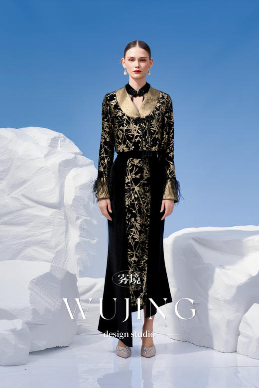 4202088 古潼怀金 特色涂层工艺印花丝绒面料外套 雾境 商品图1