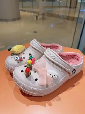 6楼卡骆驰CROCS经典花卷小洞洞鞋 K，吊牌价439元，现价439元