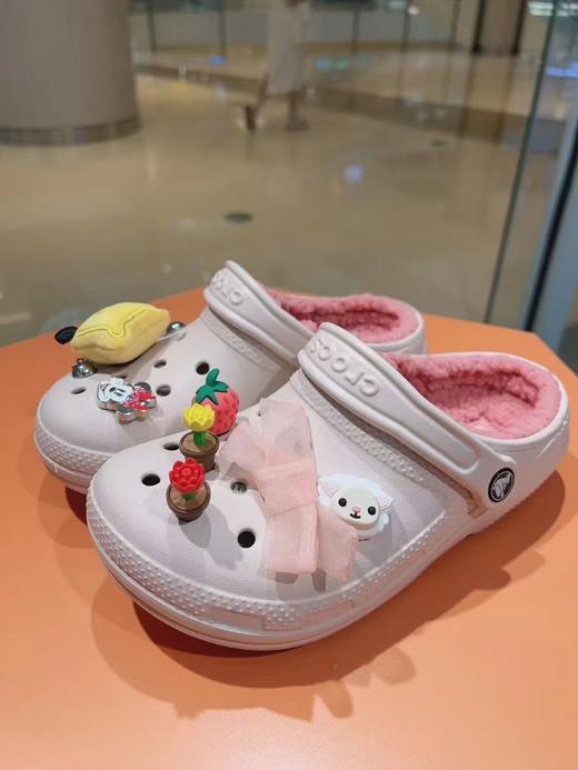 6楼卡骆驰CROCS经典花卷小洞洞鞋 K，吊牌价439元，现价439元 商品图0