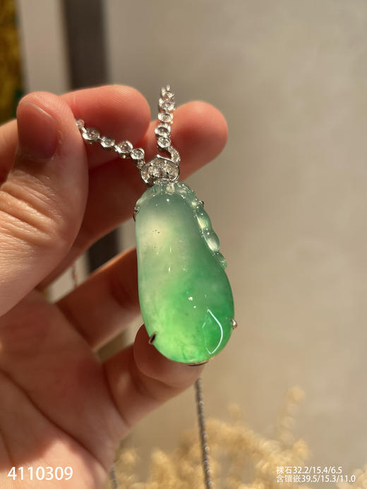 高冰艳绿福瓜吊坠 【4110309】具体价格微信咨询 商品图0