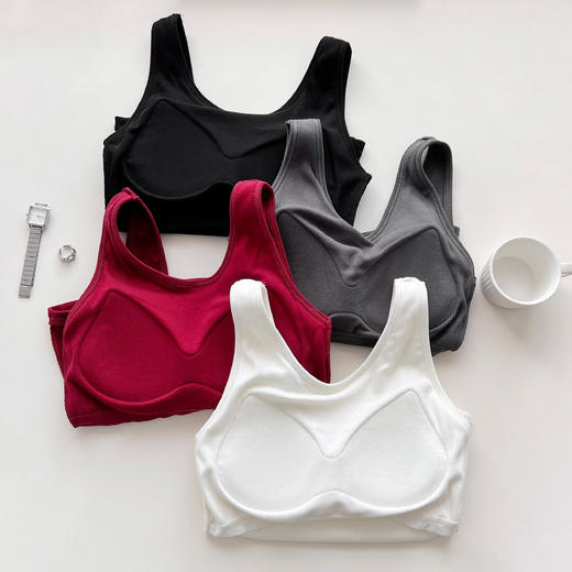 老米优品🎈5-7天。法式简约 品质nice《显瘦磨毛绒无袖U型美背背心》自带胸垫，舒适自由~~ BX240913A 商品图7