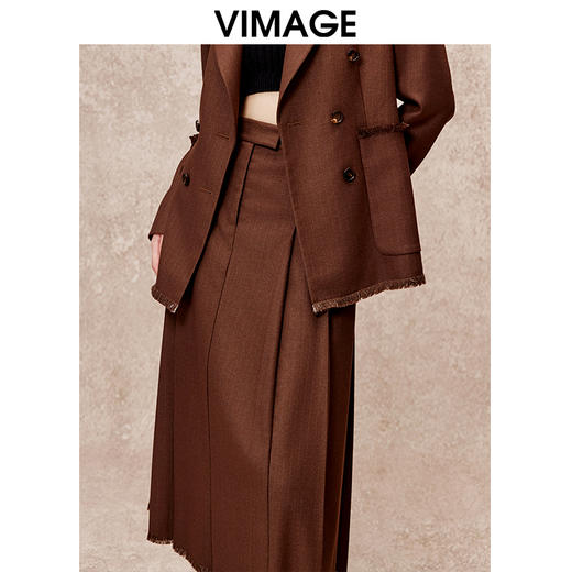 VIMAGE纬漫纪设计感高腰a摆百搭显瘦压褶半身裙冬季新款V2206812 商品图3