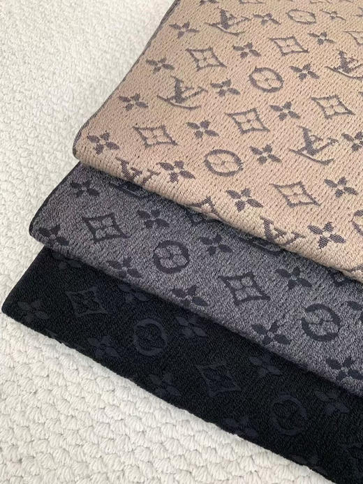 老花羊毛围巾，
尺寸:长180×宽39cm 
浅棕，深灰色，黑色 商品图4