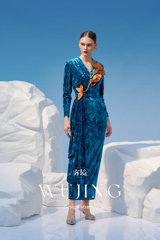 4202081 悠蓝碧玉 进口钻石绒连衣裙 雾境 商品图3