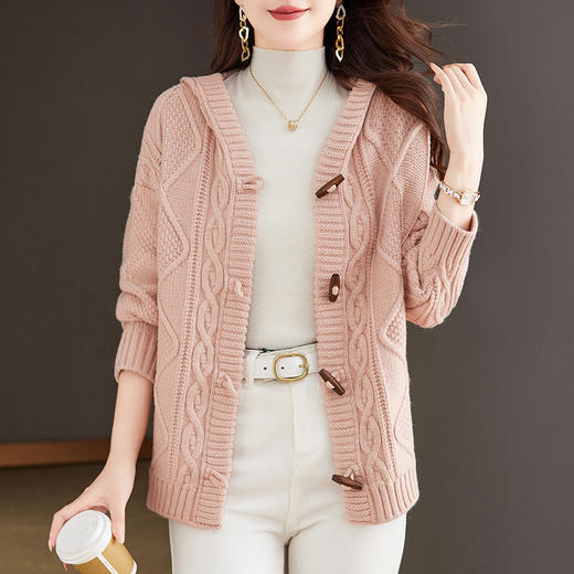 CC-26-8185连帽牛角扣毛衣外套女短款春秋2024新款宽松慵懒外穿粗线针织开衫 商品图1
