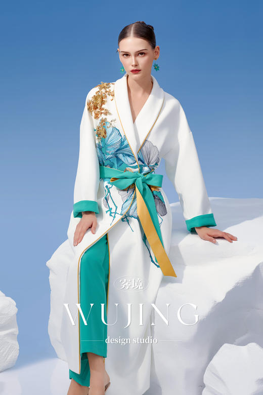 4202092 浑金白玉 定制定位印花大衣 雾境 商品图3