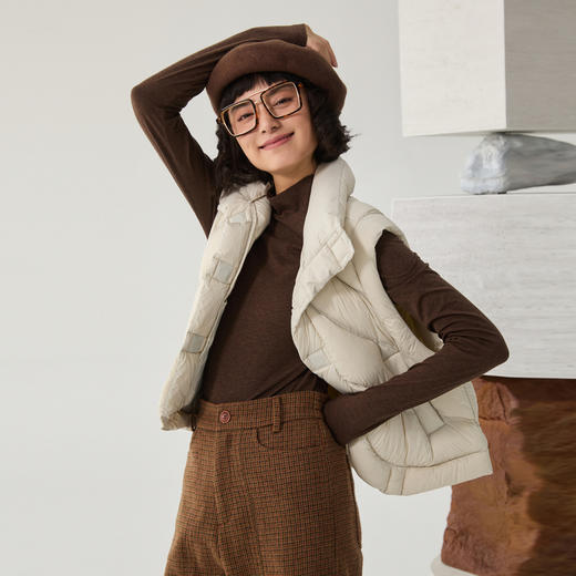 谜底短款羽绒马甲女2024冬季新品立领轻盈保暖百搭马夹244MY1465 商品图0