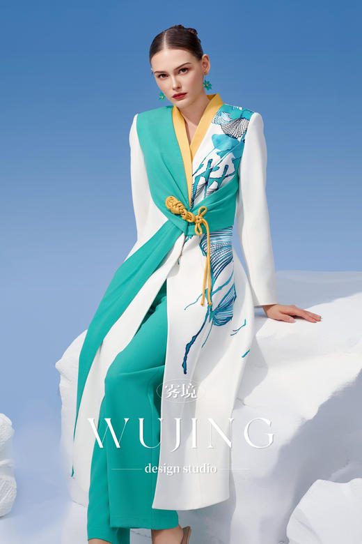 4202091 浑金白玉 定制定位印花大衣 雾境 商品图1