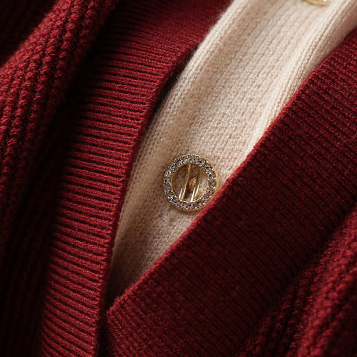 CC-J417秋冬薄款羊毛短款撞色拼接2024新款红色毛衣v领假两件针织衫外套 商品图2