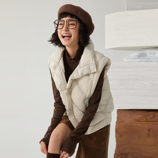 谜底短款羽绒马甲女2024冬季新品立领轻盈保暖百搭马夹244MY1465 商品图1