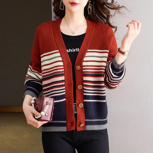 CC-26-8193   v领彩色条纹针织开衫长袖女春秋2024新款设计感拼接撞色毛衣外套 商品图1