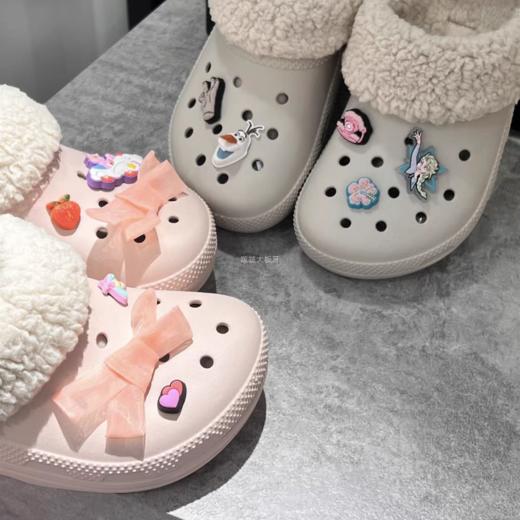 6楼卡骆驰CROCS经典花卷小洞洞鞋 K，吊牌价439元，现价439元 商品图1