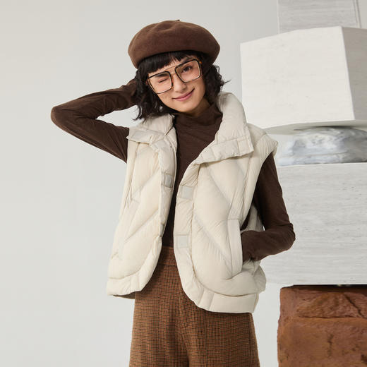 谜底短款羽绒马甲女2024冬季新品立领轻盈保暖百搭马夹244MY1465 商品图3