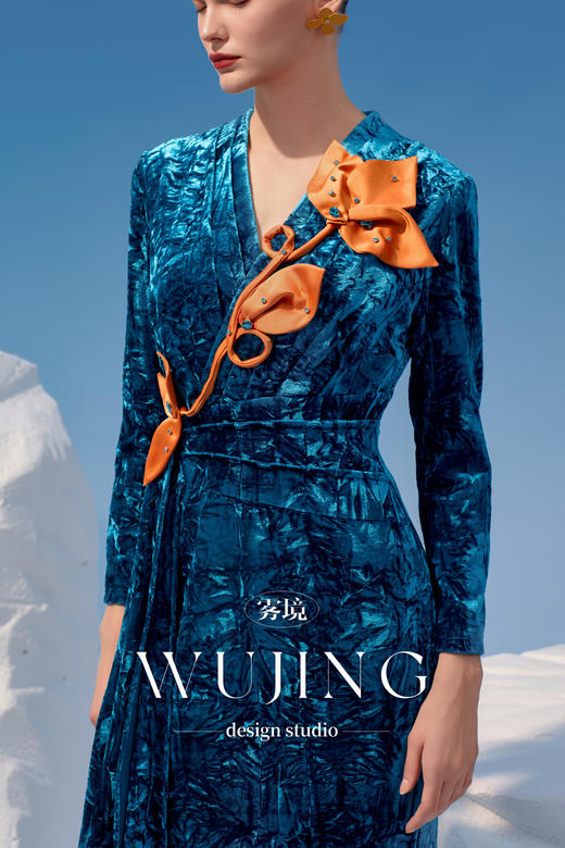 4202081 悠蓝碧玉 进口钻石绒连衣裙 雾境 商品图5