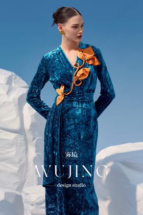 4202081 悠蓝碧玉 进口钻石绒连衣裙 雾境