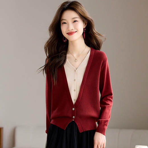 CC-J417秋冬薄款羊毛短款撞色拼接2024新款红色毛衣v领假两件针织衫外套 商品图0