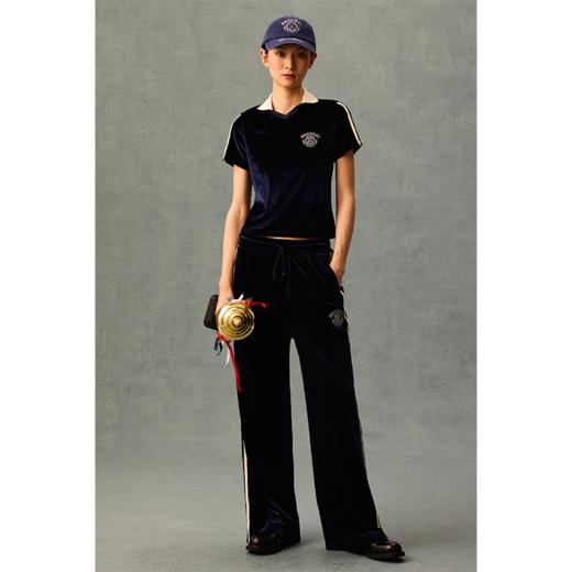 GOODBAI athletic学院logo刺绣翻领丝绒短袖衫 商品图0