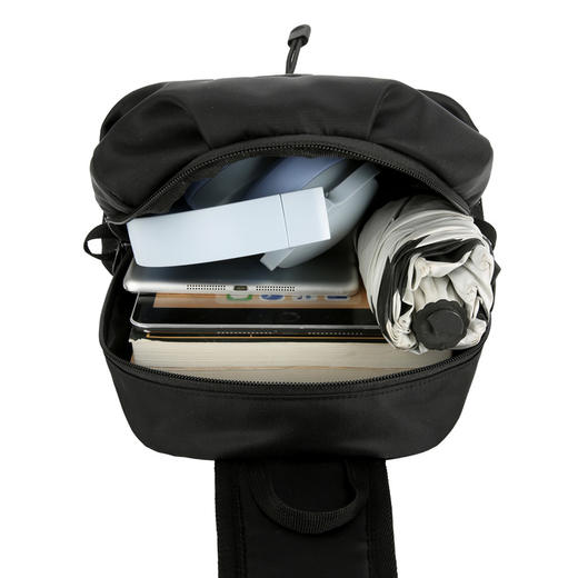 型男必备【都市休闲胸包】单肩斜挎包防水多功能胸包，休闲潮流百搭！2024新款胸包 运动休闲简约多功能 纯色机车斜跨水杯包 商品图6