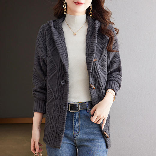 CC-26-8185连帽牛角扣毛衣外套女短款春秋2024新款宽松慵懒外穿粗线针织开衫 商品图2