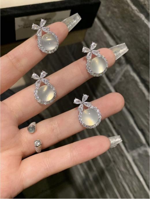 🌸🌸【珀派霖菲在逃公主高冰玉髓项链】拿捏秋冬氛围感 😍😍 天然高冰玉髓 🌻 美得不像话💕在逃公主高冰 ✅ 玉髓项链 商品图5