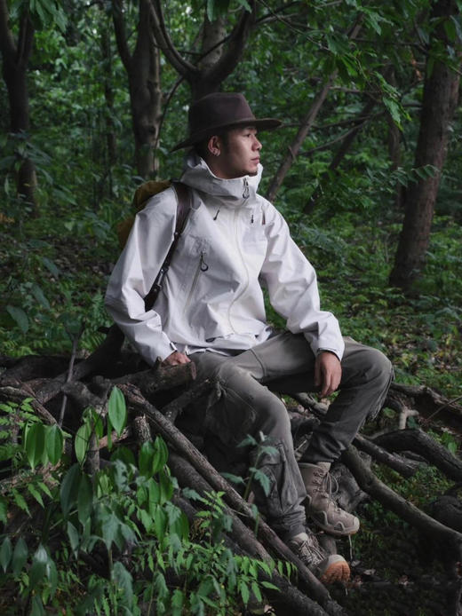 💕💕【伯❤和同款情侣冲锋衣E99-H258】🍂三防科技，✅防风、✅防水、✅防油污，户外无忧 🍁双层门襟，透湿率高，💥远离闷热感  商品图1