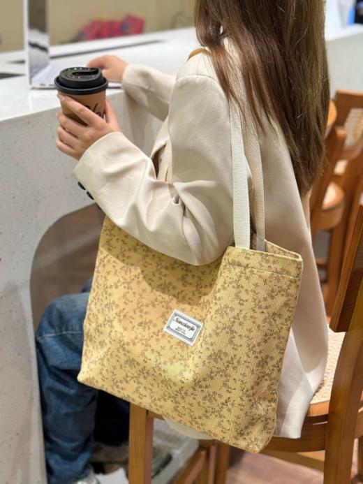 👛👛👛【ins风碎花通勤拖特包】1.内外双层，👊内防水外精致、尽显高级~ 2. 33*40*9CM，🌷🌷🌷容量超大！笔记本电脑、随身物件随便放！百搭实用~ 商品图5