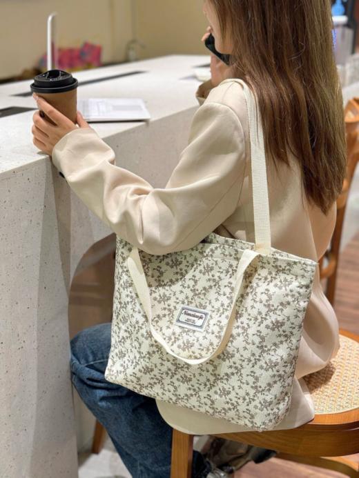 👛👛👛【ins风碎花通勤拖特包】1.内外双层，👊内防水外精致、尽显高级~ 2. 33*40*9CM，🌷🌷🌷容量超大！笔记本电脑、随身物件随便放！百搭实用~ 商品图3