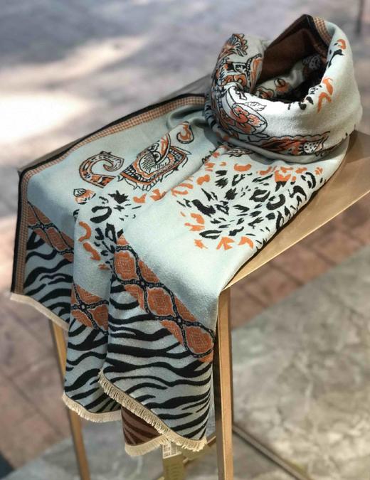 优品堂【如影相随】拉绒披肩围巾两用 商品图3