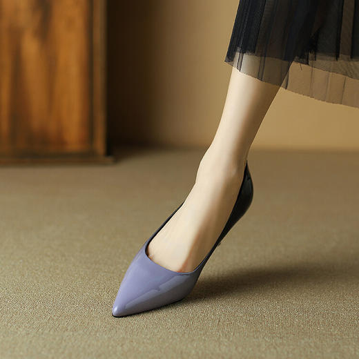 【预售5天】小众设计法式渐变撞色牛漆皮浅口尖头坡跟单鞋配裙子高跟鞋BTWY&AW425 商品图3