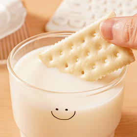 【轻薄酥脆！代餐奶盐苏打饼干】不单独添加蔗糖小零食代早餐品传统糕点心，奶盐白苏打饼干薄脆咸味零食代餐早餐零食礼包一整箱