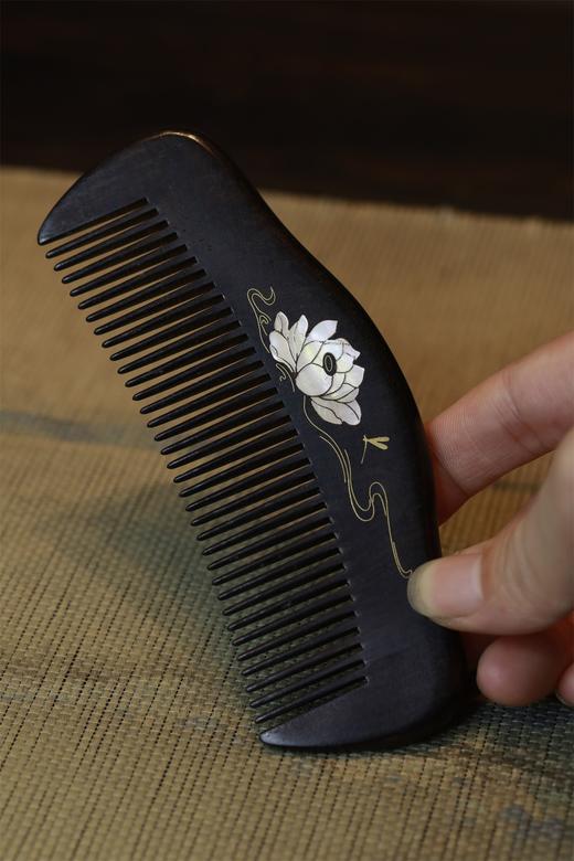莲花°镶嵌木梳 商品图1