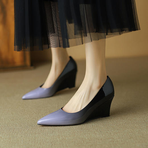 【预售5天】小众设计法式渐变撞色牛漆皮浅口尖头坡跟单鞋配裙子高跟鞋BTWY&AW425 商品图0