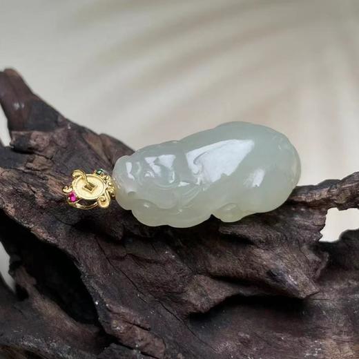 玉美人菲菲/24555-18K和田玉吊坠貔貅28*16 商品图0