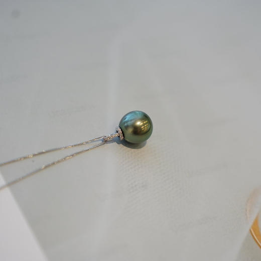 甄珠贝 大溪地孔雀绿11-12mm 近圆 chao强光 基本无暇 18k白金镶嵌 商品图1